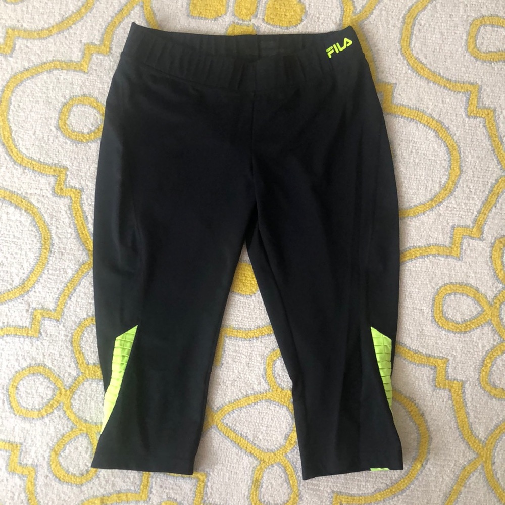 🖤FILA Workout Capris🖤 Sz L